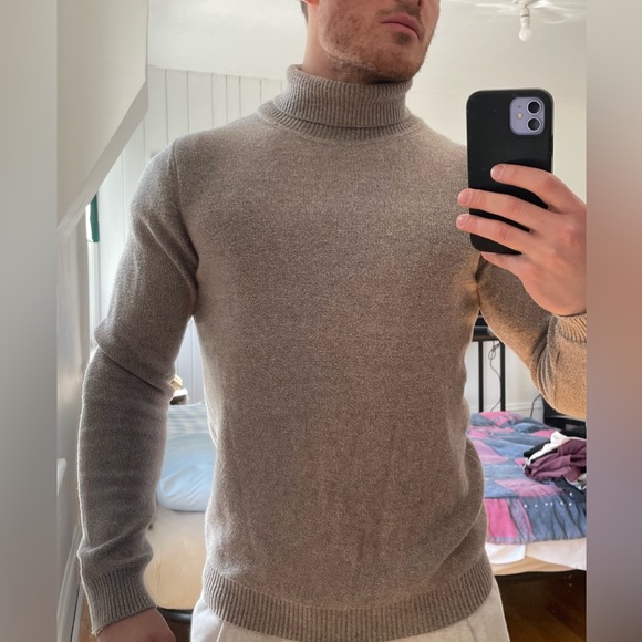 Classy tan turtleneck RW&CO. - Picture 2 of 3
